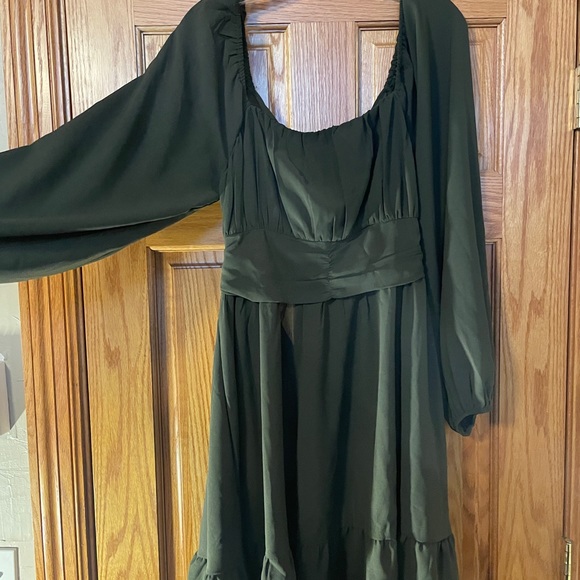 Dark Green Dress - Picture 1 of 3